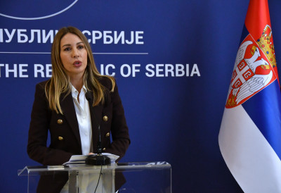 "НИСАМ СЕ РОДИЛА С ТОМ ФУНКЦИЈОМ И ФОТЕЉОМ" Министарка Ђедовић Хандановић о понуђеној оставци на седници Владе