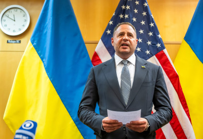 ПУШТЕН НИЗ ВОДУ Шеф кабинета Володимира Зеленског поднео оставку АНДРИЈУ ЈЕРЕМАКУ ПРЕТРЕСАЛИ И КУЋУ И КАНЦЕЛАРИЈУ