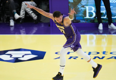 НЕВЕРОВАТНИ ДОНЧИЋ У ДЕРБИЈУ ЛОС АНЂЕЛЕСА: Богдановић са клупе гледао сјајну партију Словенца