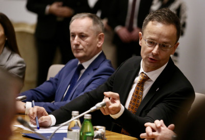 СИЈАРТО: БЕСПОМОЋНИ СМО АКО СЕ СНАБДЕВАМО ГАСОМ САМО СА ЈЕДНОГ ЦЕВОВОДА Мађари под притиском Европе због Украјине и гаса