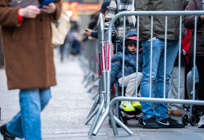 КРВАВИ "ЦРНИ ПЕТАК" У КАЛИФОРНИЈИ Две особе упуцане, тржни центар евакуисан