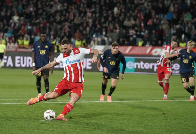 ЦРВЕНА ЗВЕЗДА КОНАЧНО ПОБЕДИЛА У ЛИГИ ЕВРОПЕ: Арнаутовић из пенала донео три бода против Лила