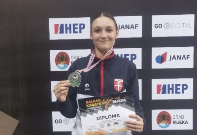 МИЛА САЛАПУРА ВИЦЕШАМПИОНКА БАЛКАНА Сјајан успех младе каратисткиње Зрењанина