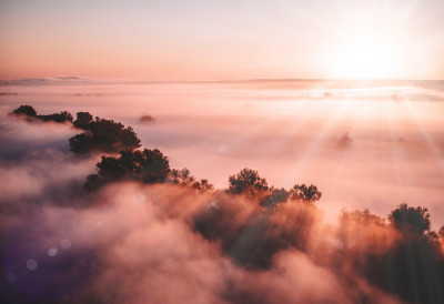 ЈЕСЕН ПОЛАКО ПОКАЗУЈЕ ЗУБЕ Приземни мраз и магла на северу ЕВО КАКВО НАС ВРЕМЕ ОЧЕКУЈЕ ЗА ВИКЕНД