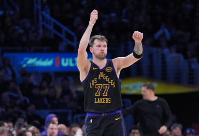 (ФОТО) ЦЕЛА АМЕРИКА ЋЕ НАУЧИТИ СРПСКЕ НАРОДЊАКЕ: Дончић се за врхунске домете припрема уз Сашу Матића, Бресквицу, Цецу, Слобу....