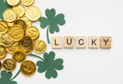 МАГИЈА САКРИВЕНА У МАЛОМ ЛИСТУ Зашто баш детелина са четири листа доноси СРЕЋУ