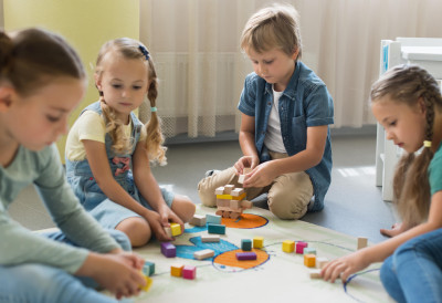 Језив случај у вртићу у Хрватској УХАПШЕНА ВАСПИТАЧИЦА ЗБОГ ДЕЧЈЕ ПОРНОГРАФИЈЕ Сликала децу и слала фотографије непознатом лицу