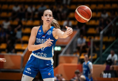 ЈОВАНА НОГИЋ ПРЕД ИСЛАНД: "Слушамо стручни штаб и навикавамо се на нове филозофије, одбацујемо старе навике"