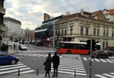 НИЈЕ ТЕШКО РЕЋИ ХВАЛА Неки пешаци редовно захваљују возачима када стану на пешачком прелазу, а други не ЕВО ЗАШТО ЈЕ ТО ТАКО