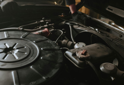 ОВА СВАКОДНЕВНА ГРЕШКА ПРАЗНИ АКУМУЛАТОР ПРЕКО НОЋИ Многи возачи не знају и направе превид који може скупо да кошта!