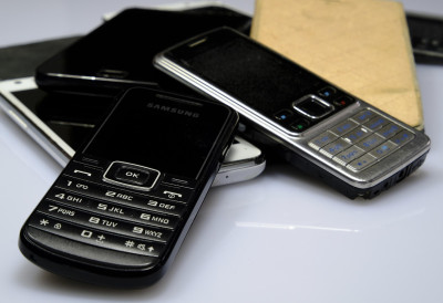 ПРЕТУРИТЕ ФИОКЕ, НИКАД СЕ НЕ ЗНА Овај телефон, ако га и даље поседујете, може вам донети право, мало богатство КОШТА КО СТАН У БЕОГРАДУ