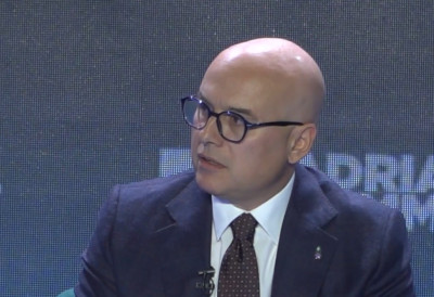 КАД ЧУЈЕТЕ ДА ПОНОШ ДРЖИ ЛЕКЦИЈЕ О ГЕНЕРАЛШТАБУ, ЧУПАТЕ СЕБИ КОСУ! Вучевић о фабрици лажи опозиционара: Уместо да га обновимо, ми ћемо још 20 генерација да га држимо срушеним? Обнова је успех, не заборављајући жртве