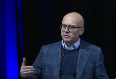 „ЗАГОРЕЛА ЈЕ ТА ВЕЧЕРА, НЕМА ОБОЈЕНЕ РЕВОЛУЦИЈЕ“ Лидер СНС Вучевић послао јасне поруке из Сечња: Победите их убедљиво, да не могу политички да се опораве четири године! Они су се испумпали, а ми смо породица