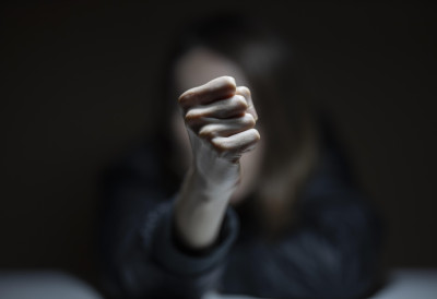 НАНЕО ПОВРЕДЕ ОПАСНЕ ПО ЖИВОТ Осумњичен да је претукао мушкарца у Сурчину и сломио му кости лица ТУЖИЛАШТВО ТРАЖИ ПРИТВОР