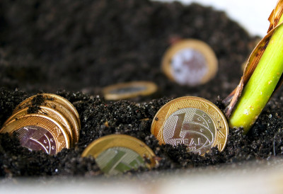 СВЕ ЋЕ СЕ ПРЕОКРЕНУТИ ПРЕКО НОЋИ Ова три хороскопска знака очекује фантастичан почетак 2026. НОВАЦ ЋЕ ИМ СТИЋИ ПОТПУНО НЕОЧЕКИВАНО