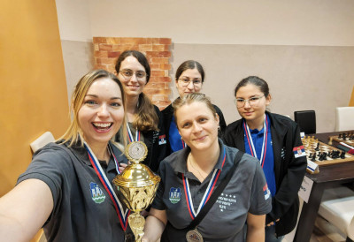 ДНЕВНИКОВ МЕСЕЦ ЖЕНСКОГ ШАХА – ЈЕЛЕНА АРСОВИЋ И АНЂЕЛА БОЈИЧИЋ (ШК ЈУГОВИЋ, КАЋ) Златним путем до сребра