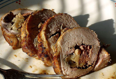 ПРАЗНИЧНИ ХИТ: СВИЊСКИ ФИЛЕ ПУЊЕН СПАНАЋЕМ И ПЕЧУРКАМА Уз печени кромпир или свежу салату изгледаће раскошно!