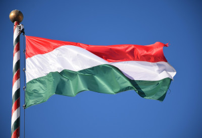 МАЂАРИ ОПЕТ ДИЖУ ТЕМПЕРАТУРУ: СИЈАРТО ОПЛЕО ПО БРИСЕЛУ И КИЈЕВУ Помоћ од 100 милијарди чиста обмана