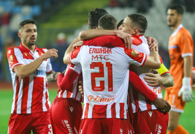 (УЖИВО) ЛИГА ЕВРОПЕ: Звезда са играчем мање, црвени картон за Учену, у дуелу са ФЦСБ