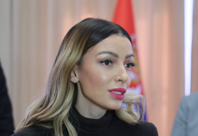 МИНИСТАРКА МЕСАРОВИЋ ПРУЖИЛА ПОДРШКУ МИЛАНУ КНЕЖЕВИЋУ: Не можемо остати неми на овакво насиље и увек ћемо подржавати оне који бране вољу српског народа и свих других грађана Црне Горе