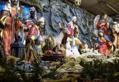 КАТОЛИЧКИ ВЕРНИЦИ ДАНАС СЛАВЕ БАДЊИ ДАН Породица се окупља за празничним столом, а ово су ОБИЧАЈИ који се морају испоштовати