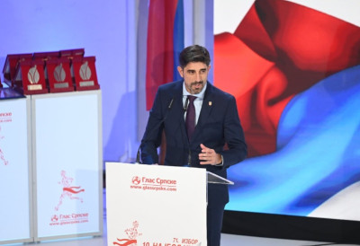 ОВАЦИЈЕ ЗА ВЕЉКА ПАУНОВИЋА У БАЊАЛУЦИ Плакета за селектора „орлова“: Наставите да сањате велике снове