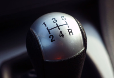 АУТОМАТСКИ, ИЛИ РУЧНИ МЕЊАЧ - КОЈИ ДУЖЕ ТРАЈЕ? Искуство каже ОВО