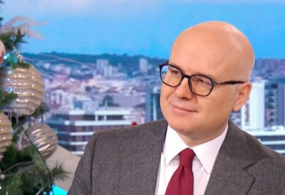 ОВУ ГОДИНУ ИСПРАЋАМО СА ОСМЕХОМ Лидер СНС Вучевић о предстојећој години: Не постоји шанса да нам се током 2026. деси оно из 2025.