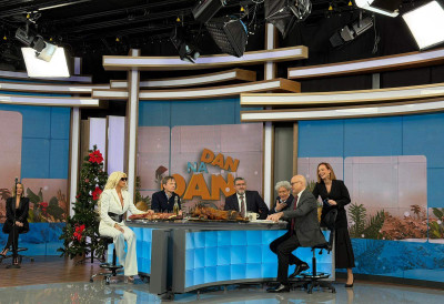 НЕ ПОНОВИЛО СЕ! ДАРКА И МЕНЕ КАО ДА ЈЕ НЕКО ПРОКЛИЊАО! ЛИДЕР СНС ВУЧЕВИЋ НИКАД ОТВОРЕНИЈИ Ево како изгледа гостовање код Марића и то у друштву Јелене Карлеуше