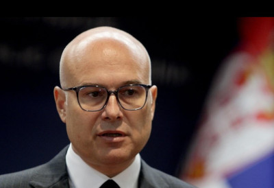 ЛИДЕР НАПРЕДЊАКА ВУЧЕВИЋ ОШТРО ОСУДИО ПРЕТЊЕ СМРЋУ ПРЕДСЕДНИКУ СРБИЈЕ Једини програм блокадера и њихових квази новинара стаје у две речи - убити Вучића МРЖЊОМ И ПРЕТЊАМА НЕЋЕ ЗАУСТАВИТИ СРБИЈУ