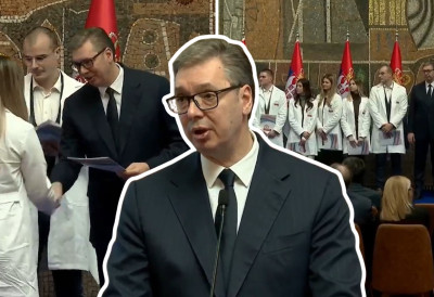 (УЖИВО) НАЈБОЉИ ДИПЛОМЦИ И 350 НАЈБОЉИХ УЧЕНИКА МЕДИЦИНСКИХ ШКОЛА ДАНАС ПОЧИЊУ СВОЈ РАДНИ ВЕК Председник Вучић им додељује уговоре: На овај начин смо запослили 5.000 људи!