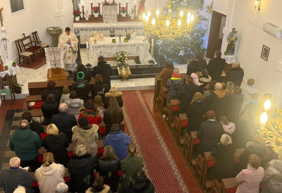 СВИМ ВЕРНИЦИМА УПУТИЛА НАЈЛЕПШЕ ЖЕЉЕ Председница Општине Беочин са суграђанима на Божићној миси