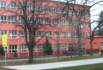 У ВРАШКОЈ СРЕДЊОЈ СТРУЧНОЈ ШКОЛИ ОТВОРЕН МЕЈКЕРС ЛАБ Простор намењен повезивању теорије са реалним изазовима и развоју креативности и иновативности