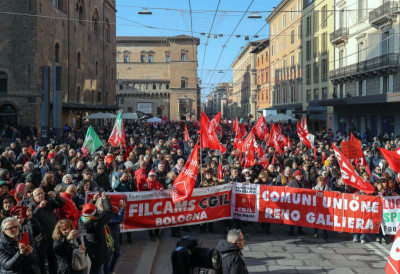 УСПЕО ШТРАЈК У ИТАЛИЈИ Синдикати извели пола милиона људи на улице због буџета