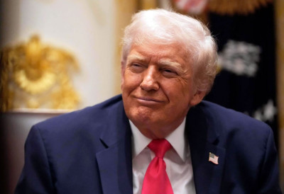 ”ВИШЕ НЕ ФИНАНСИРАМО УКРАЈИНСКИ РАТ” Трамп: Бајден делио милијарде као бомбоне