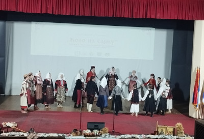 ОСАМ ДЕЦЕНИЈА ОД ДОСЕЉАВАЊА У СТАНИШИЋ  Јубилеј обележен манифестацијом "Са камена понос ник’о, кроз равницу расте"