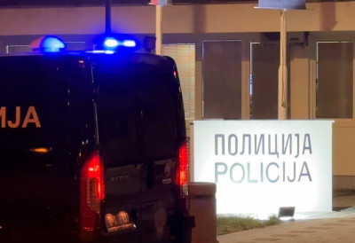 ДВЕ ДЕВОЈКЕ НА ПРЕВАРУ УПАЛЕ СТАРИЦИ У КУЋУ И ОТЕЛЕ ЈОЈ НОВАЦ „Ортаци“ их чекали у колима! Четворо ухапшено због тешке крађе и разбојништва у Гучи