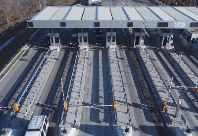 СТИЖУ ПРАЗНИЦИ, АЛИ И САОБРАЋАЈНИ КОЛАПС Како да кроз наплатне станице прођете без застоја