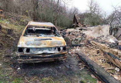 (ФОТО) КУЋА ИЗГОРЕЛА ДО ТЕМЕЉА ДОК ЈЕ МИЛОЈКО ТРЧАО ПО ПОМОЋ За 10 минута нестало је све