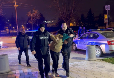 ПОЛИЦАЈАЦ ПРИВЕДЕН НА РАЗГОВОР Осумњичен да је помагао разбојнику: ПРИКРИВАО ПЉАЧКУ ЗЛАТАРЕ У НОВОМ ПАЗАРУ