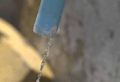 У овом српском граду ВОДА НИЈЕ БЕЗБЕДНА ЗА ПИЋЕ На грађане се апелује да буду НА ОПРЕЗУ ИЛИ СЛЕДИ ТРОВАЊЕ Анализа показала да је само на три места узорак исправан