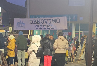 ДЕДА МРАЗОВО СЕЛО НА ПАРАДНОМ ТРГ На радост Титељана свих генерација