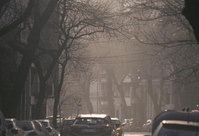 ГУШИЋЕ НАС НИСКИ ОБЛАЦИ И МАГЛА Биће ово дан пун атмосферских преокрета