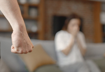 У ПОРОДИЧНОЈ КУЋИ НАПАО МАЈКУ И БАКУ Језиво породично насиље завршио паљењем куће ЖЕНЕ У ПОСЛЕДЊИ ЧАС СПАСИЛИ ВАТРОГАСЦИ