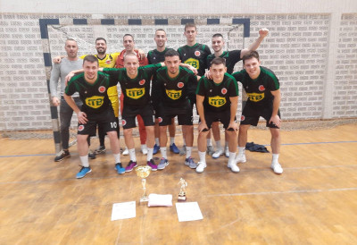 У БАЧКОЈ ПАЛАНЦИ ЗАВРШЕН ТУРНИР У МАЛОМ ФУДБАЛУ "КУП ОПШТИНЕ 2025" Победнички пехар у рукама Чуружана