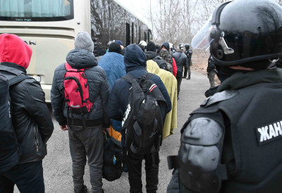 АУТОМОБИЛ С 10 АВГАНИСТАНАЦА СЛЕТЕО С ПУТА За воланом Новосађанин, полиција га сумњичи за кријумчарење људи