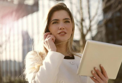 ОД GUESS ТОРБЕ ДО CARBON ТВ-А: Стил који прожима сваки детаљ СУЗАНА ПЕРИЋ СПАЈА МОДУ И ТЕХНОЛОГИЈУ У ЈЕДИНСТВЕНУ ЕСТЕТИКУ