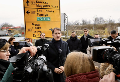 ДВОЈЕЗИЧНЕ ТАБЛЕ ПОСТАВЉЕНЕ У СЕНТИ, БАЧКОЈ ТОПОЛИ И КАЊИЖИ Пастор: Ово је први корак ка томе да се језичка права у овој области напокон примењују системски