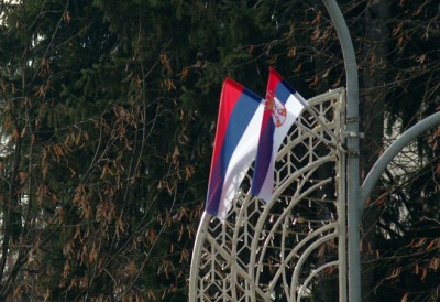 ВИЈОРЕ СЕ ЗАСТАВЕ Бањалука окићена тробојкама Републике Српске и Србије (ВИДЕО)