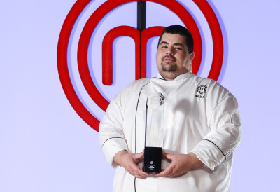 ПОБЕДНИК четврте сезоне „МАСТЕРШЕФА СРБИЈЕ” СРЂАН ЈАНДРИЋ открио све НЕПОЗНАТЕ ДЕТАЉЕ са снимања, али и које јело би спремио ЂАНИЈУ: ДАНАС НА УКУСЕ ГЛЕДАМ ДРУГАЧИЈЕ